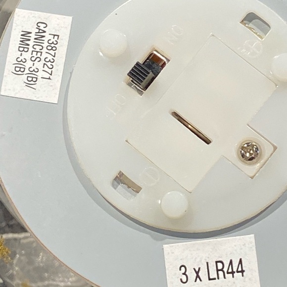 Kringle Glass Colour Changing Leaping Reindeer Ball Ornament - Picture 16 of 16